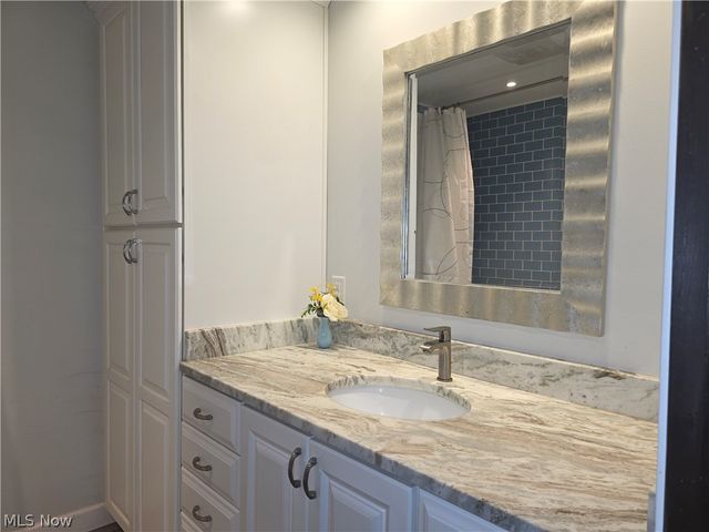 2868 Shade Road, Bath, OH 44333