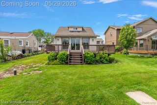 1323 Castlewood Drive, White Lake Charter Township, MI 48386