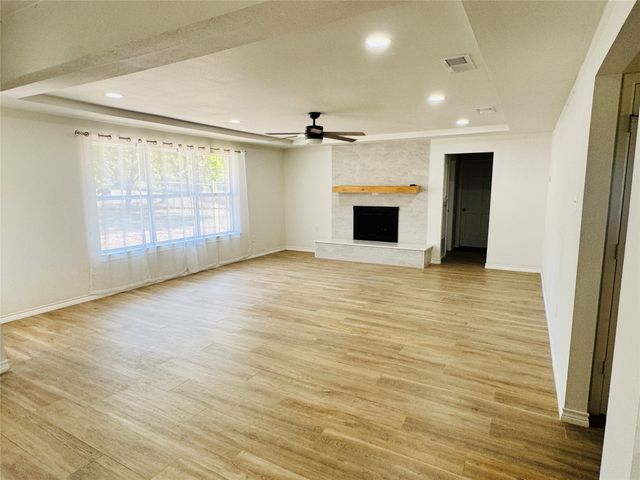 24 Lovers Lane, Forney, TX 75126