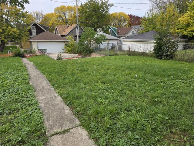 3713 N 15th STREET, Milwaukee, WI 53206