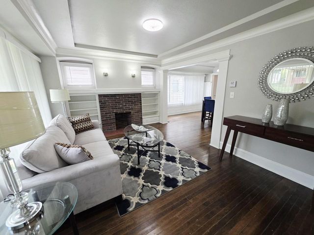 3713 N 15th STREET, Milwaukee, WI 53206