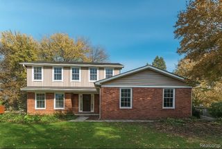 2832 Ravinewood Drive, Commerce Charter Township, MI 48382