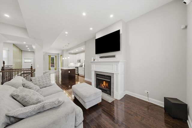 4009 S Vincennes Avenue, Chicago, IL 60653