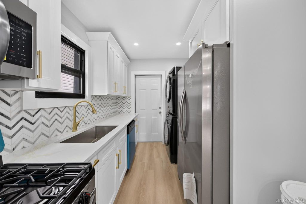 777 E 225th Street, Bronx, NY 10466 — photo 2