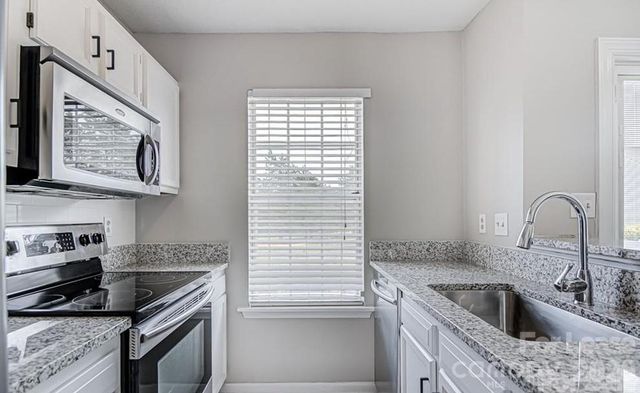 8215 Circle Tree Lane, Charlotte, NC 28277