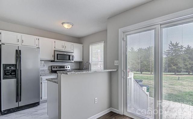 8215 Circle Tree Lane, Charlotte, NC 28277