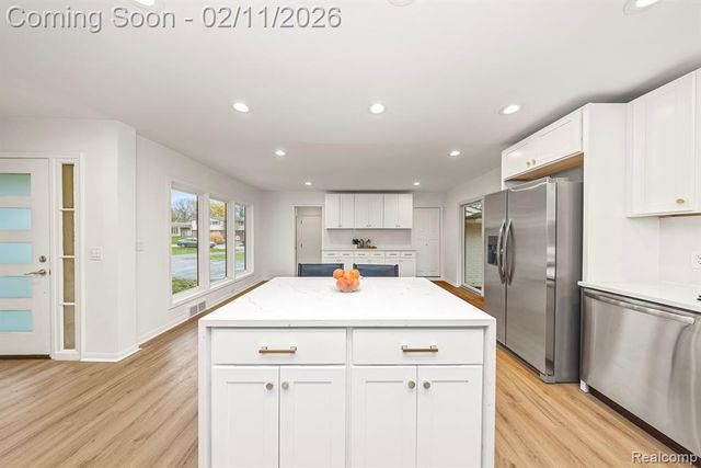 6850 White Pine Drive, Bloomfield Hills, MI 48301