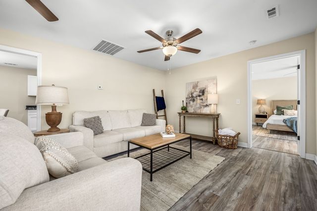 418 S McCrary St, Woodbury, TN 37190