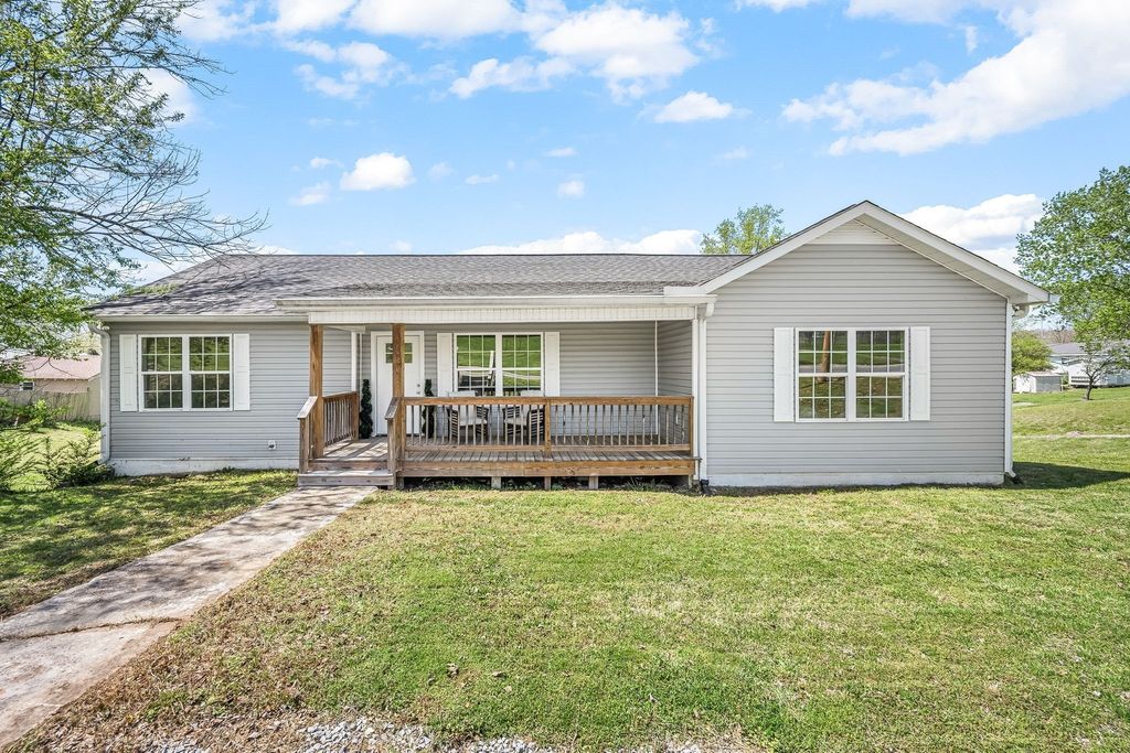 418 S McCrary St, Woodbury, TN 37190