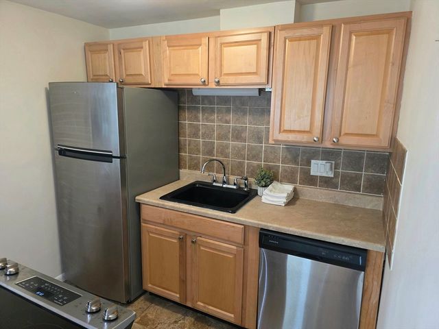 31 Jones Ter 22, Stoughton, MA 02072