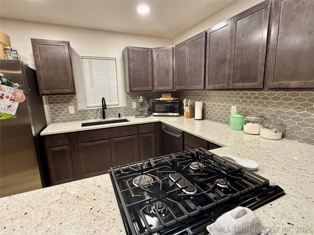 989 Sequoyah Drive, Eufaula, OK 74432