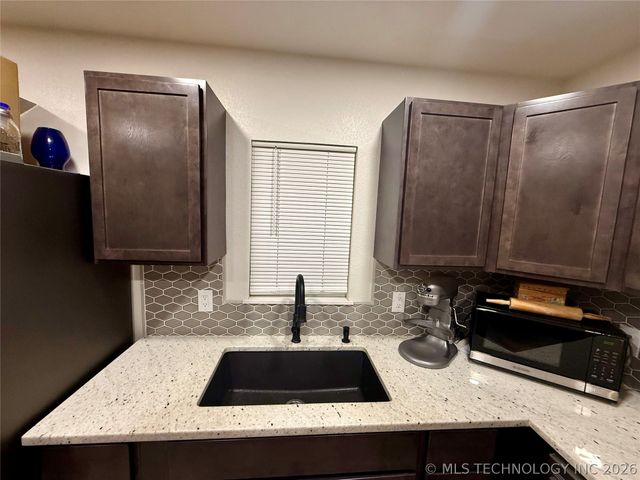 989 Sequoyah Drive, Eufaula, OK 74432