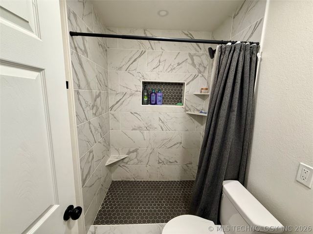 989 Sequoyah Drive, Eufaula, OK 74432