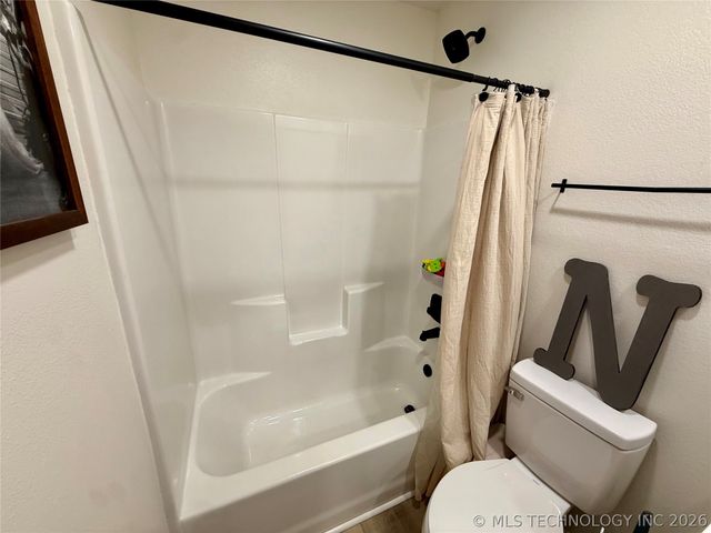 989 Sequoyah Drive, Eufaula, OK 74432