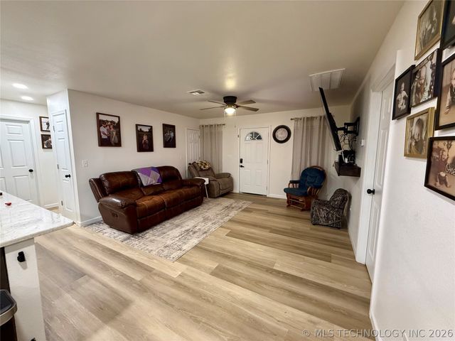 989 Sequoyah Drive, Eufaula, OK 74432