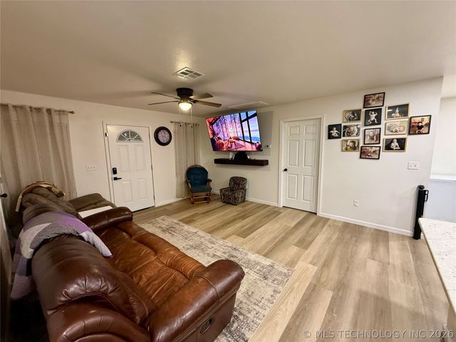 989 Sequoyah Drive, Eufaula, OK 74432