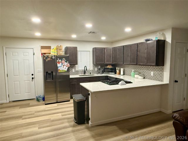 989 Sequoyah Drive, Eufaula, OK 74432