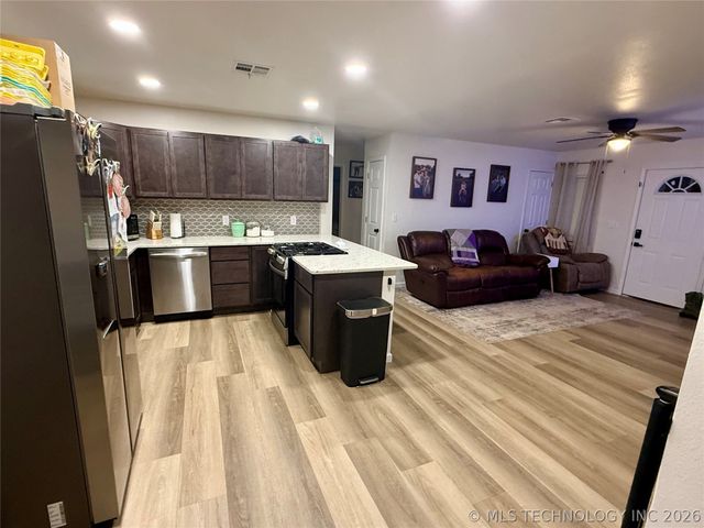 989 Sequoyah Drive, Eufaula, OK 74432