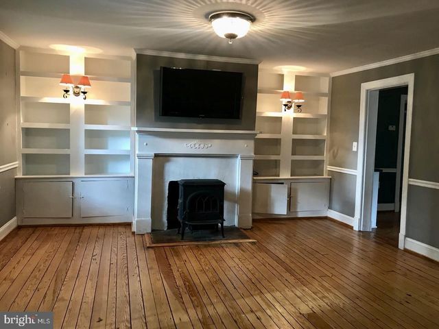 216 WIRT ST NW, Leesburg, VA 20176