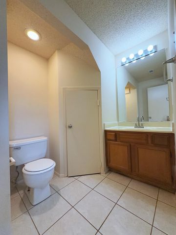 7900 Bissonnet Street D-1, Houston, TX 77074
