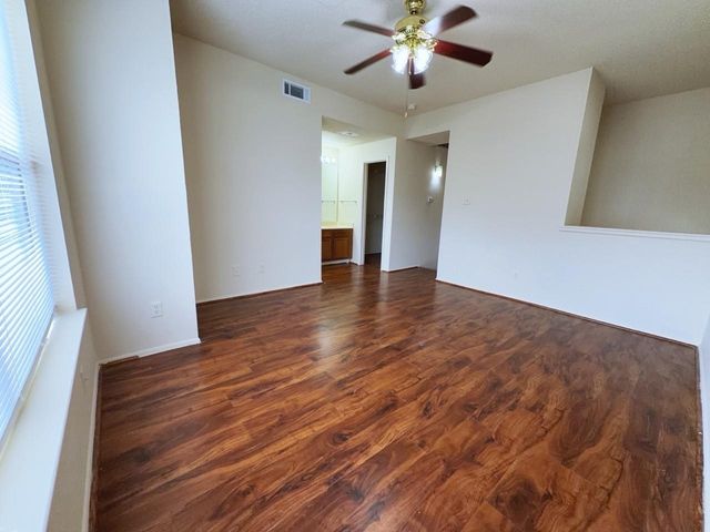 7900 Bissonnet Street D-1, Houston, TX 77074