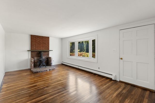 59 Holly St, Gloucester, MA 01930
