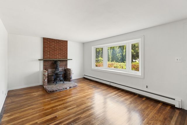 59 Holly St, Gloucester, MA 01930