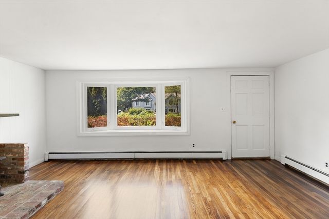 59 Holly St, Gloucester, MA 01930