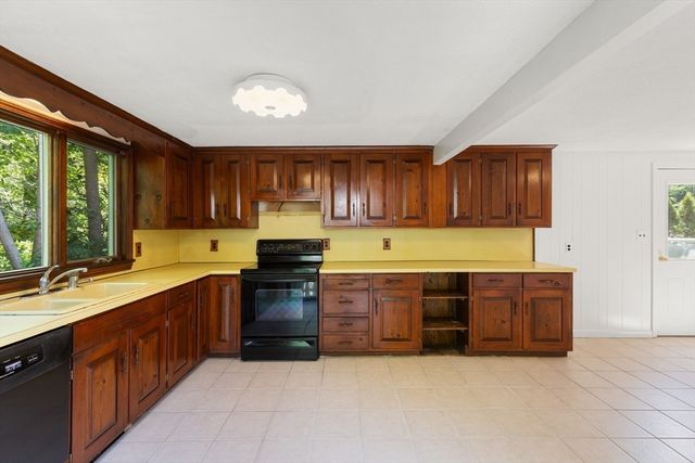59 Holly St, Gloucester, MA 01930