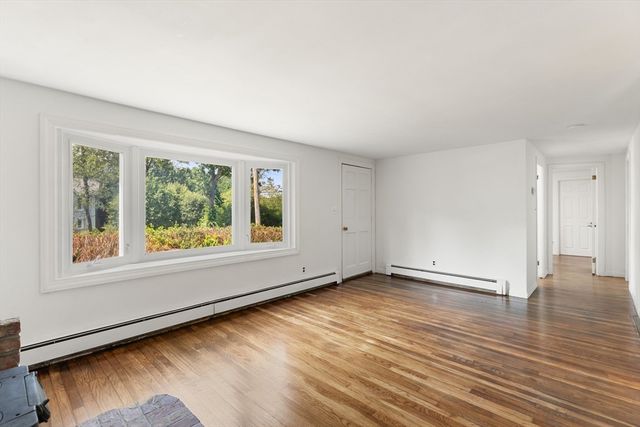 59 Holly St, Gloucester, MA 01930