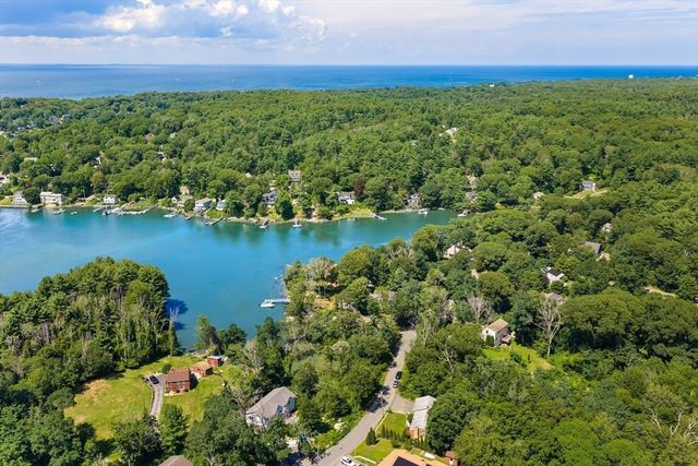 59 Holly St, Gloucester, MA 01930