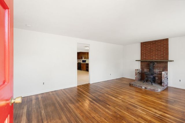 59 Holly St, Gloucester, MA 01930