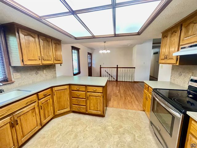 6254 SW 25th ST, Topeka, KS 66614