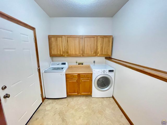6254 SW 25th ST, Topeka, KS 66614