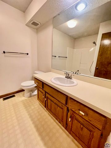 6254 SW 25th ST, Topeka, KS 66614