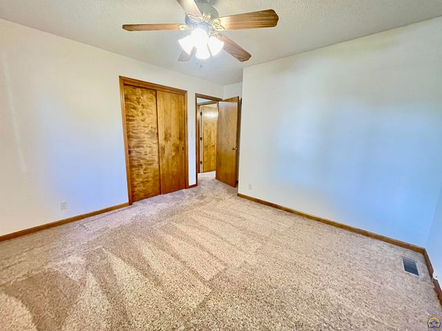 6254 SW 25th ST, Topeka, KS 66614