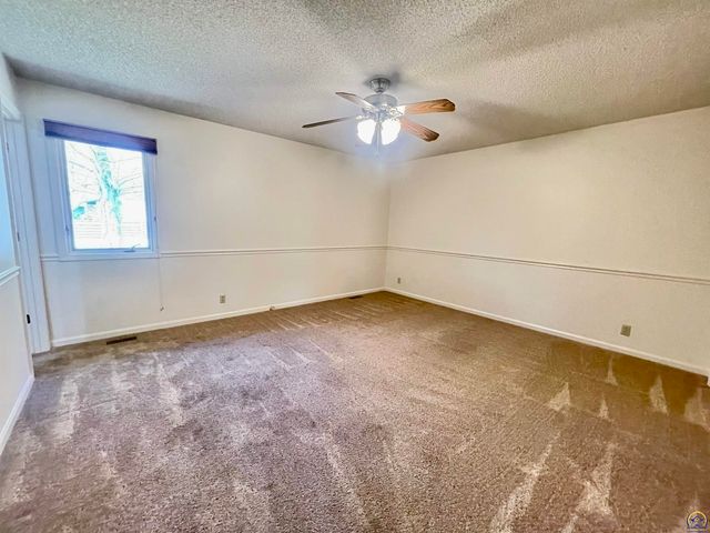 6254 SW 25th ST, Topeka, KS 66614