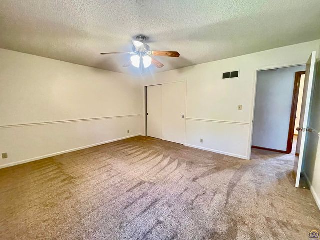 6254 SW 25th ST, Topeka, KS 66614