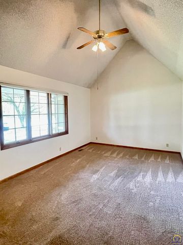 6254 SW 25th ST, Topeka, KS 66614