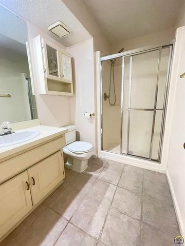 6254 SW 25th ST, Topeka, KS 66614