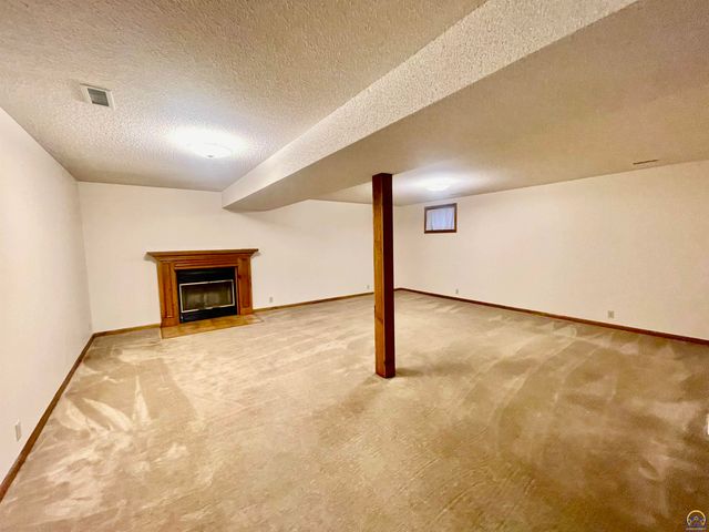 6254 SW 25th ST, Topeka, KS 66614