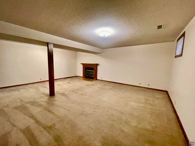 6254 SW 25th ST, Topeka, KS 66614