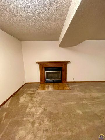 6254 SW 25th ST, Topeka, KS 66614