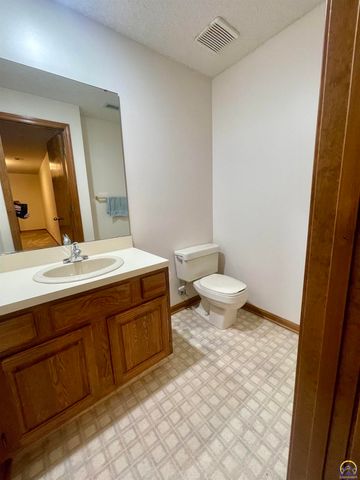 6254 SW 25th ST, Topeka, KS 66614