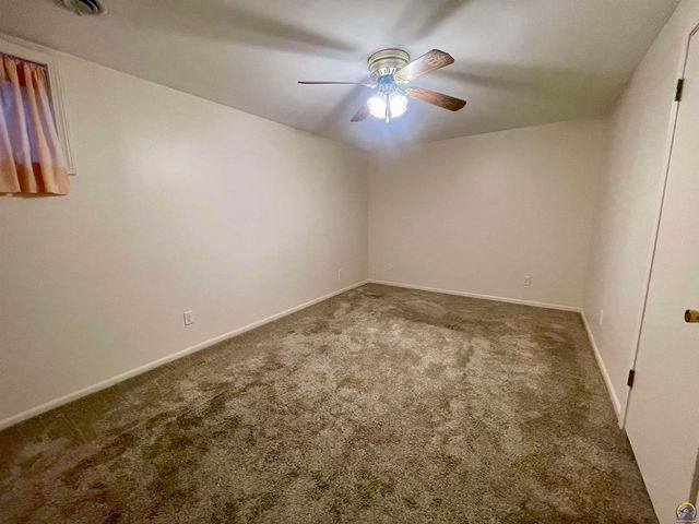 6254 SW 25th ST, Topeka, KS 66614