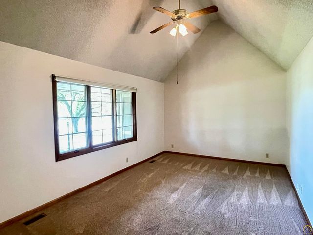 6254 SW 25th ST, Topeka, KS 66614