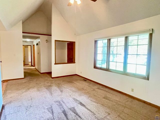 6254 SW 25th ST, Topeka, KS 66614