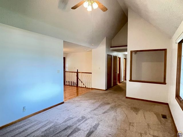 6254 SW 25th ST, Topeka, KS 66614