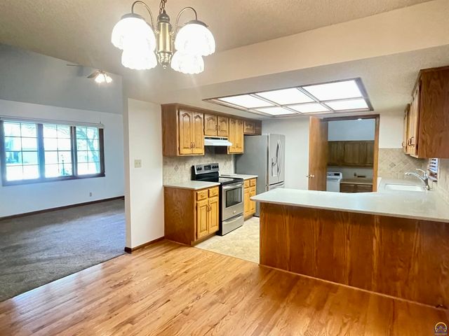 6254 SW 25th ST, Topeka, KS 66614