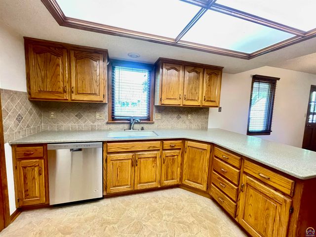 6254 SW 25th ST, Topeka, KS 66614